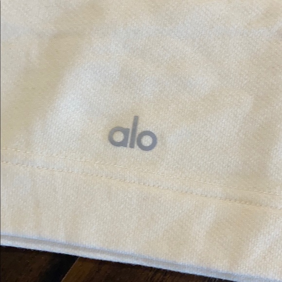 SOLD! Alo Yoga Cream Cropped Short Sleeve Hoodie - Picture 6 of 7
